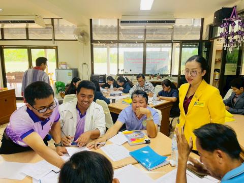 การพัฒนาหลักสูตรสถานศึกษาและหลักสูตรกลุ่มสาระการเรียนรู้ เพื่อยก