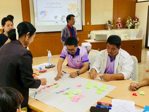 การพัฒนาหลักสูตรสถานศึกษาและหลักสูตรกลุ่มสาระการเรียนรู้ เพื่อยก