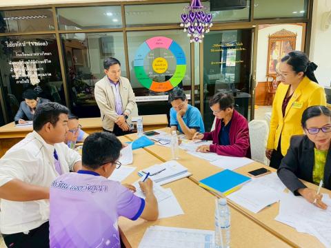 การพัฒนาหลักสูตรสถานศึกษาและหลักสูตรกลุ่มสาระการเรียนรู้ เพื่อยก
