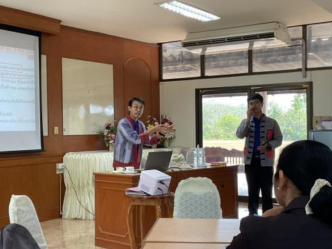 การพัฒนาหลักสูตรสถานศึกษาและหลักสูตรกลุ่มสาระการเรียนรู้ เพื่อยก