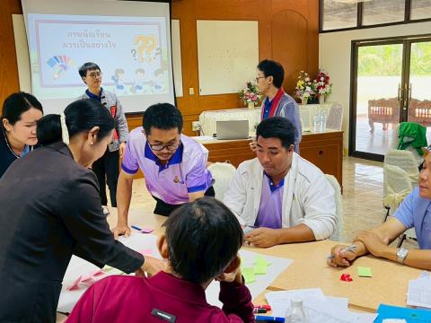 การพัฒนาหลักสูตรสถานศึกษาและหลักสูตรกลุ่มสาระการเรียนรู้ เพื่อยก